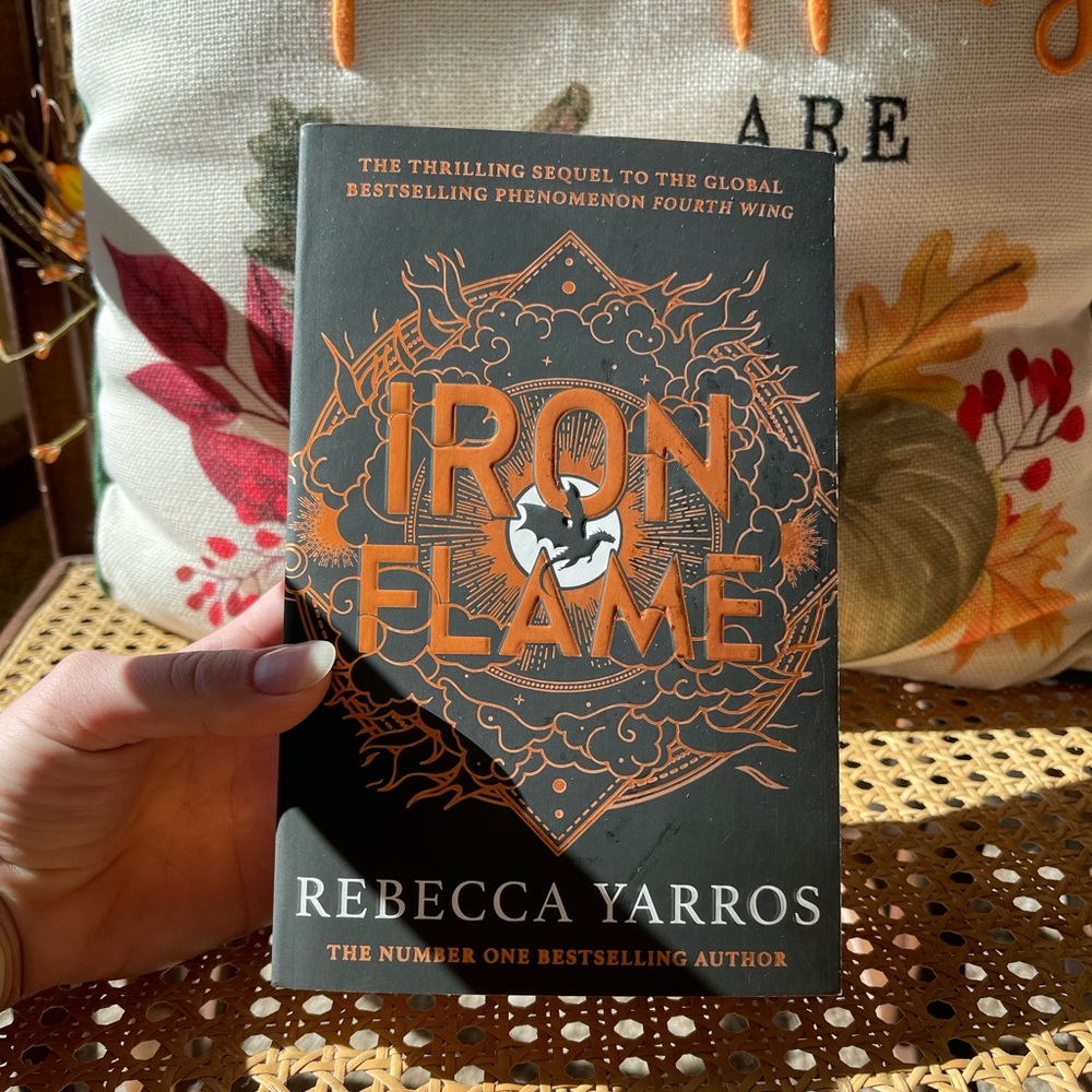 NEW Iron Flame Rebecca Yarros 2nd book in the Empyrean Series